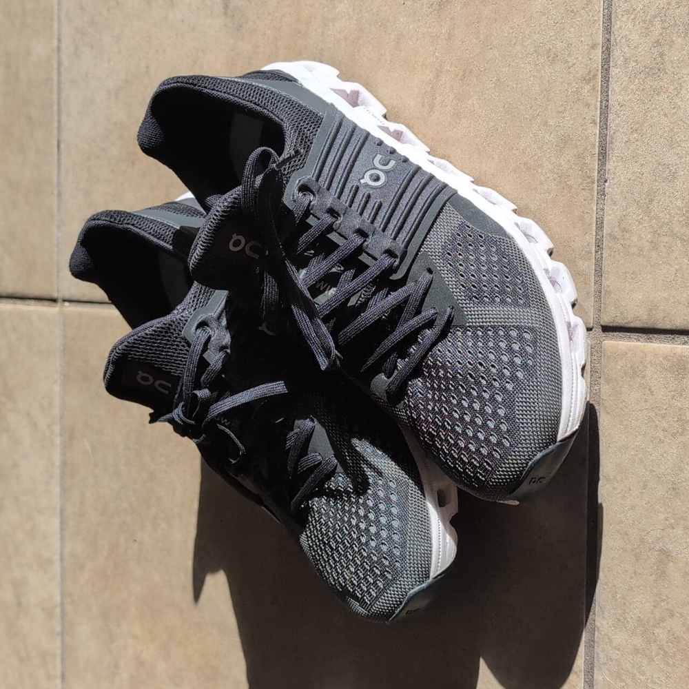 Oncloud Running Women’s Black Athletic Shoes. Size 9
